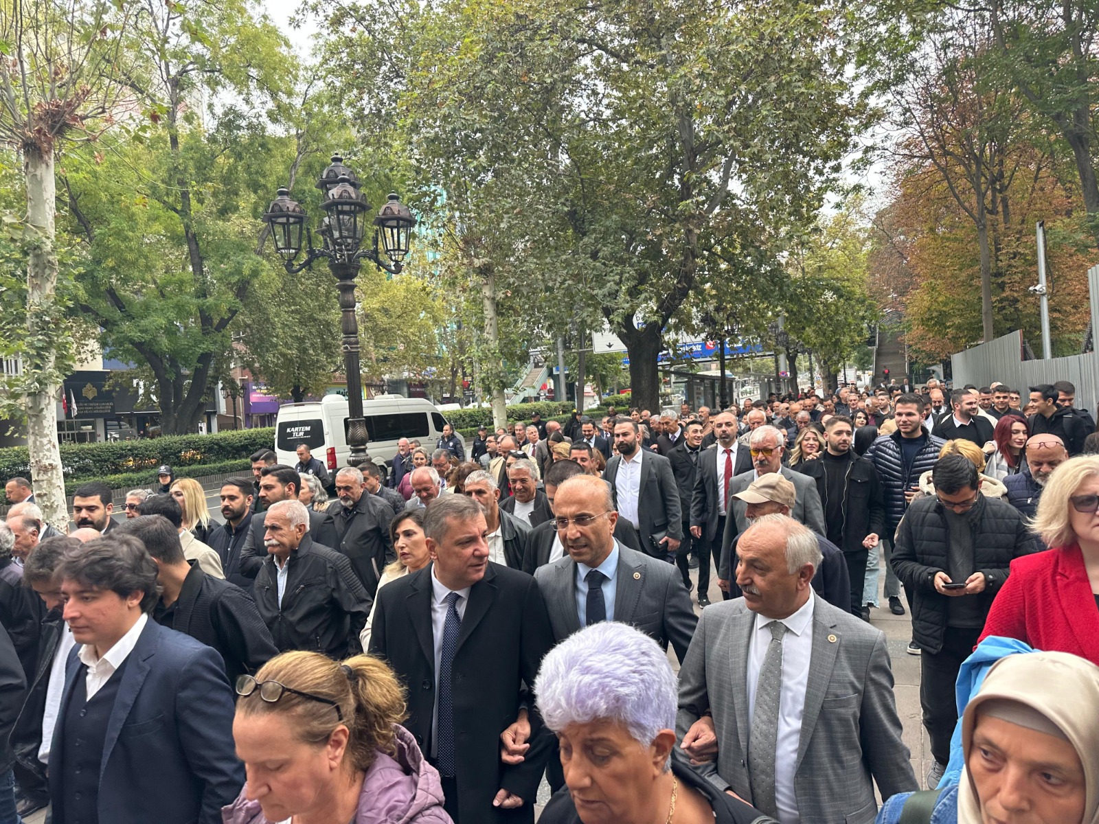 CHP’li vekil Genç, bakanlığa yürüdü